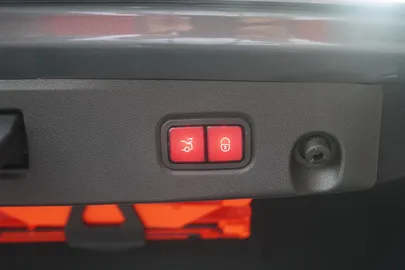 Car image 38