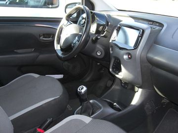 Car image 14