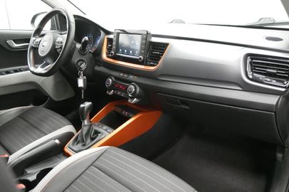 Car image 12