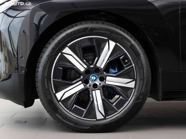 BMW iX xDrive40 240 kW image number 6