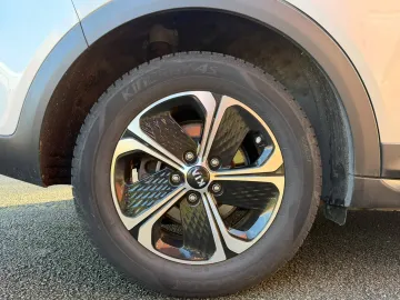 Car image 26