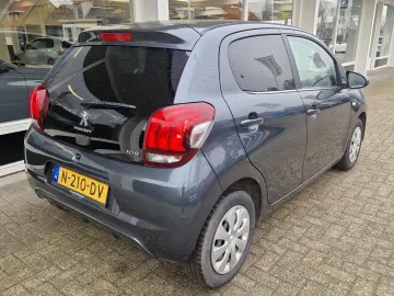 Car image 4
