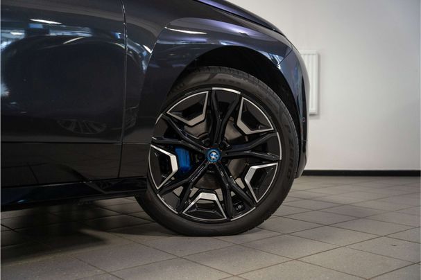 BMW iX xDrive40 241 kW image number 22