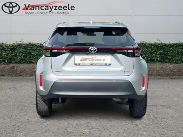 Car image 4