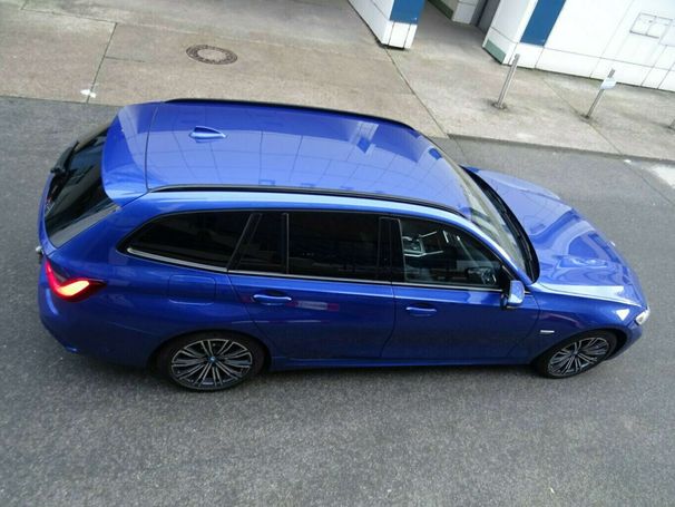 BMW 330e Touring M Sport xDrive 215 kW image number 18