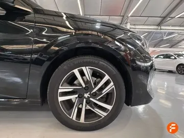 Car image 32