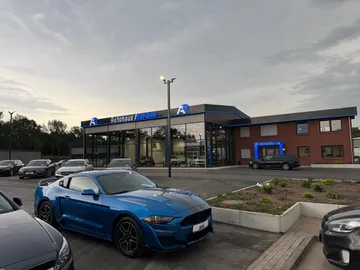Car image 30