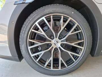 Car image 28