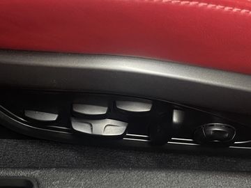 Car image 28