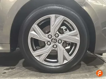 Car image 25