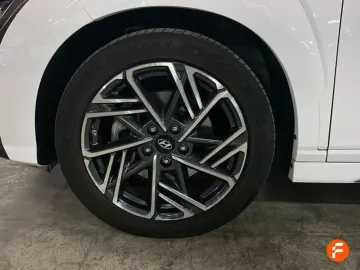 Car image 30