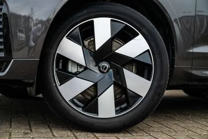 Car image 36