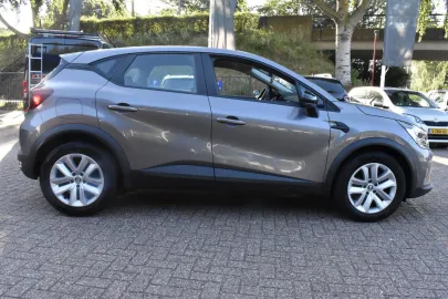 Car image 23