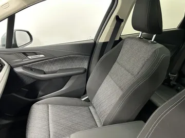 Car image 37