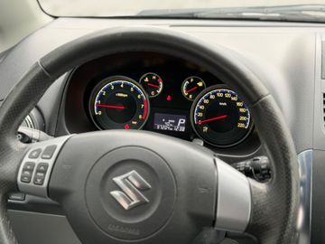 Car image 14