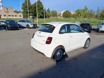 Car image 23
