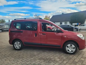 Car image 4