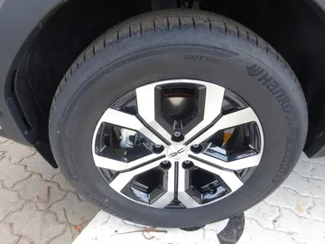Car image 24