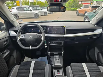 Car image 27
