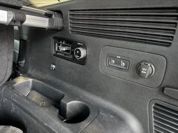 Car image 37