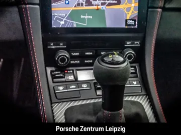 Car image 32
