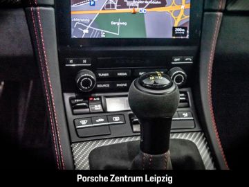 Car image 32