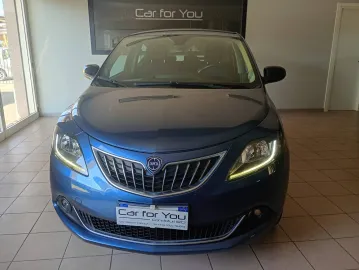 Car image 3
