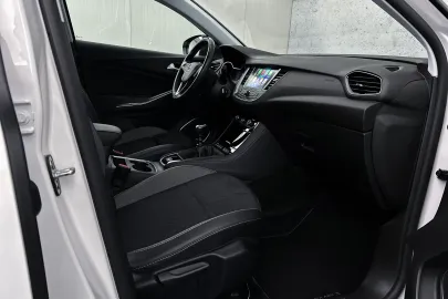 Car image 34