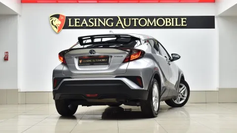 Car image 4