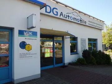 Car image 25
