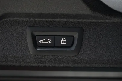 Car image 34