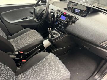 Car image 13