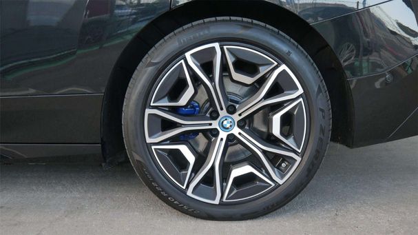 BMW iX xDrive50 384 kW image number 4