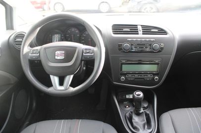 Car image 13