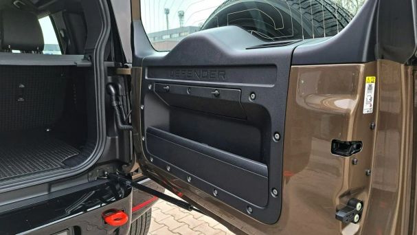 Land Rover Defender 294 kW image number 39