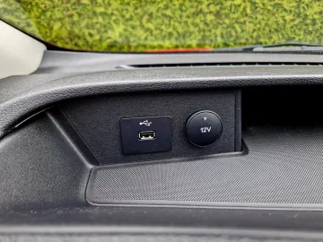 Car image 36