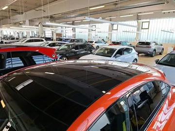 Car image 12