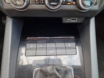 Car image 33