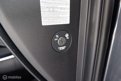 Car image 37