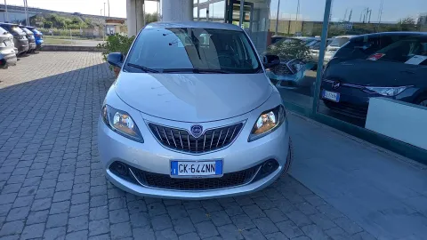 Car image 3