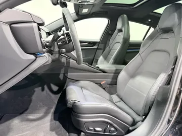 Car image 35