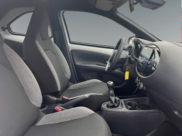 Car image 16