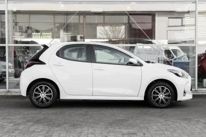 Car image 4
