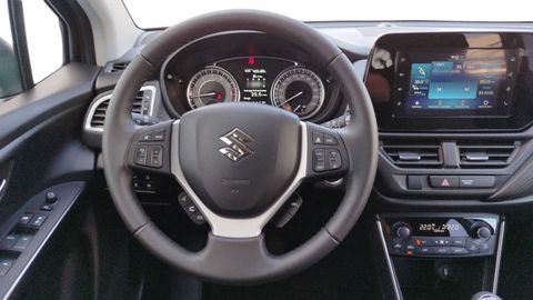 Car image 10