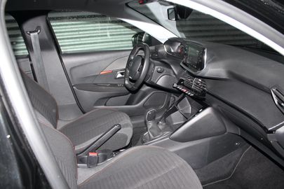 Car image 15