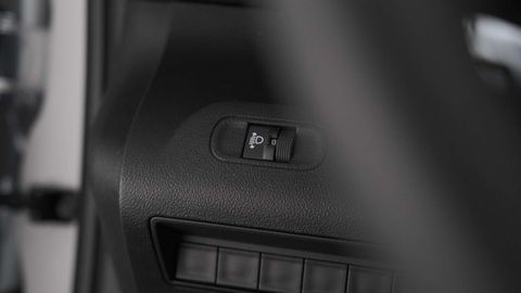 Car image 36