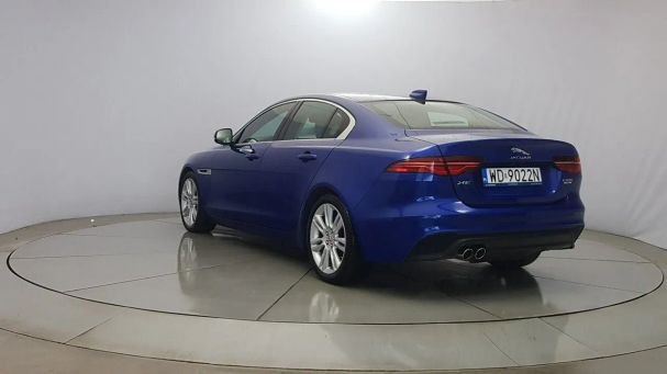 Jaguar XE 132 kW image number 8