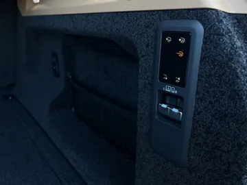 Car image 36