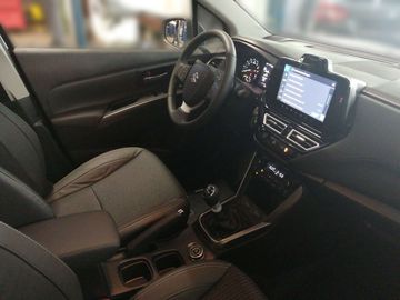 Car image 14