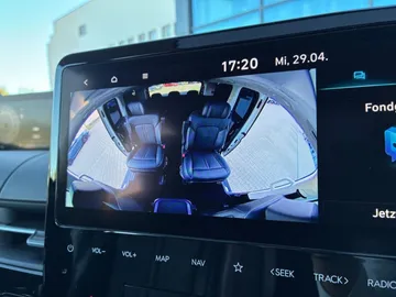 Car image 26